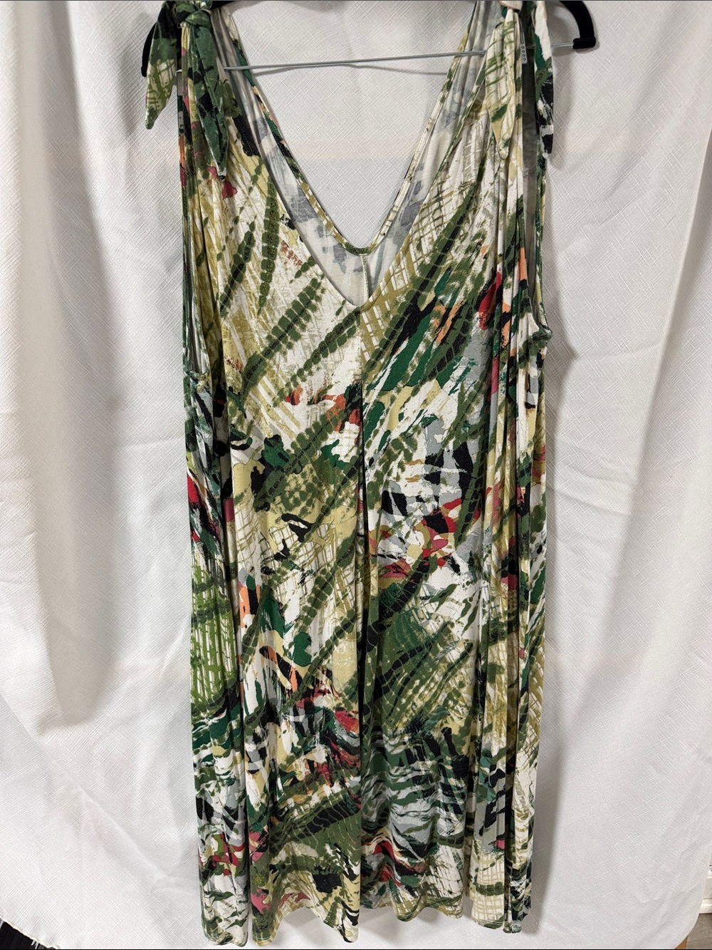 Sleeveless V-Neck Printed Maxi Dress in Green
